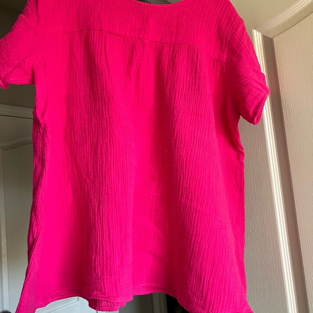NWOT Fuchsia muslin top with floral embroidery